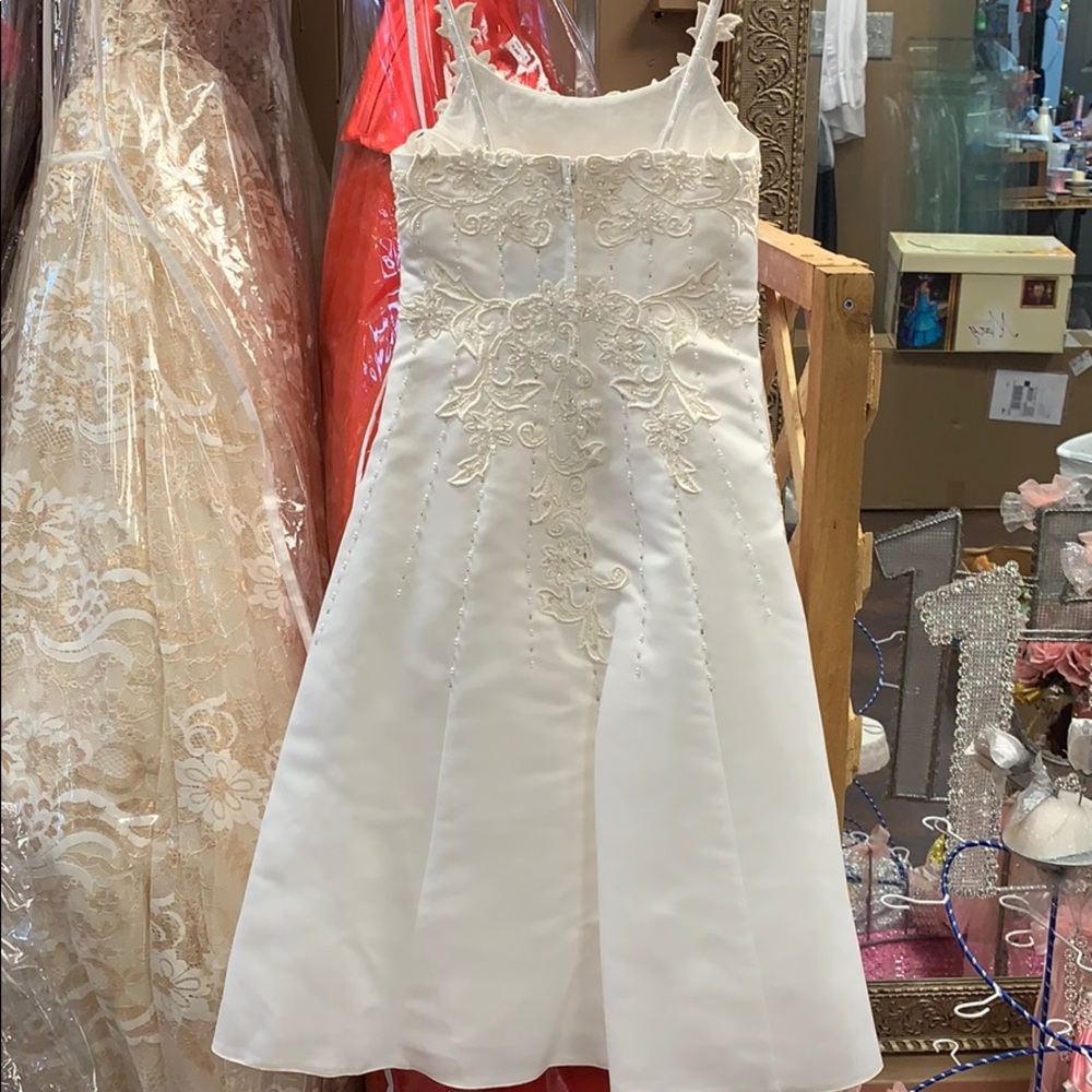 IVORY LITTLE GIRLS DRESS - Picture 3 of 4